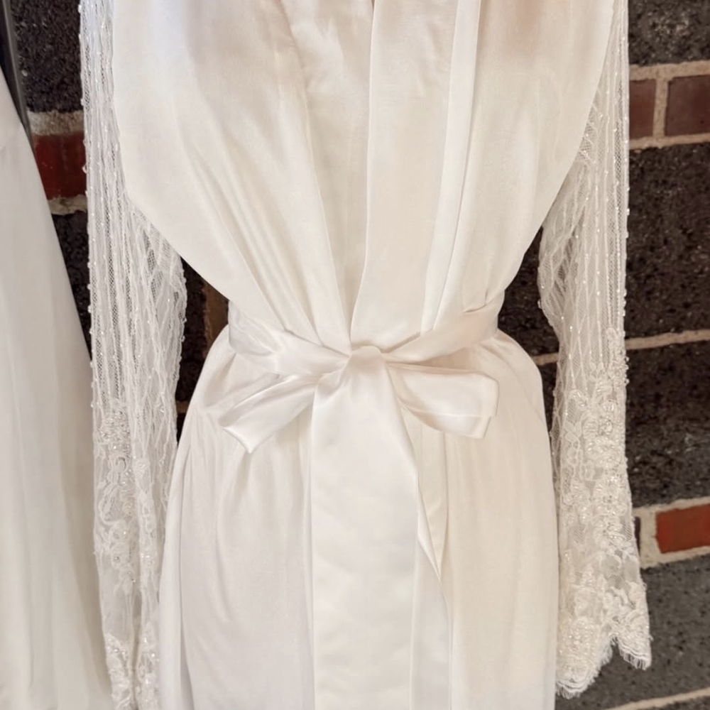 Elegant White Lace Robe- Bridal robe - Wedding Robe